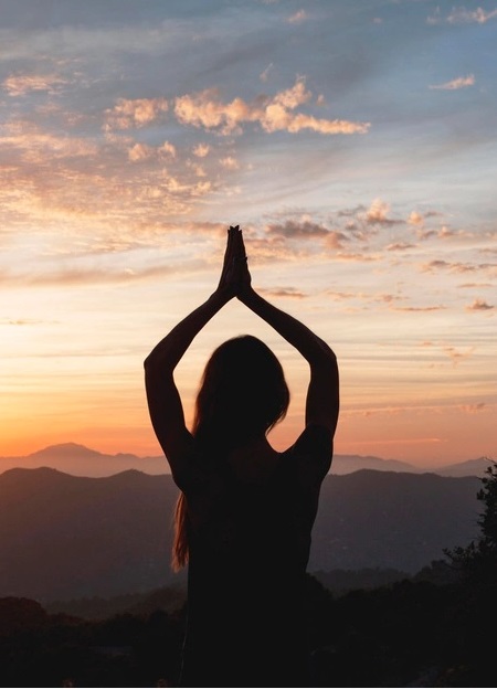 yoga terapeutico - Tania Escala - Terapias naturales